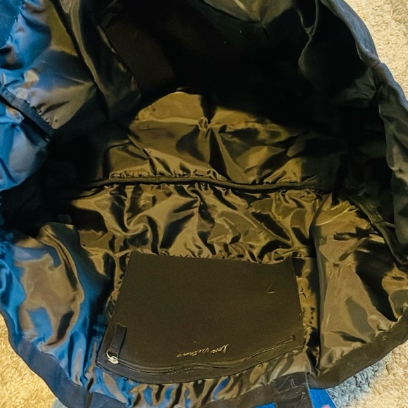 Victoria Secret Gorgeous Big Travel Detailed Bag. Carry everything with you. - Picture 5 of 7